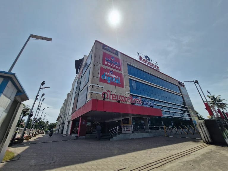 Stores, shops and malls image 2